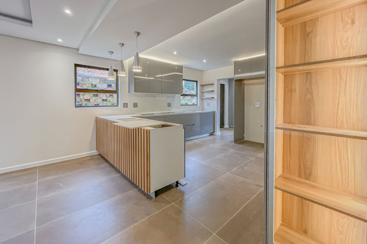 Ultra-Modern 4 Bedroom Masterpiece in Seaward Estate - Photo 4