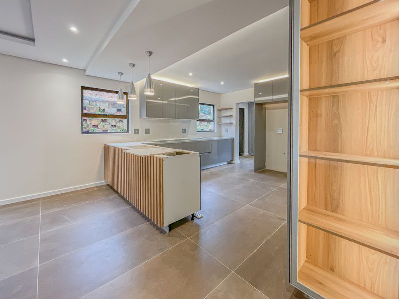 Ultra-Modern 4 Bedroom Masterpiece in Seaward Estate - Photo 4