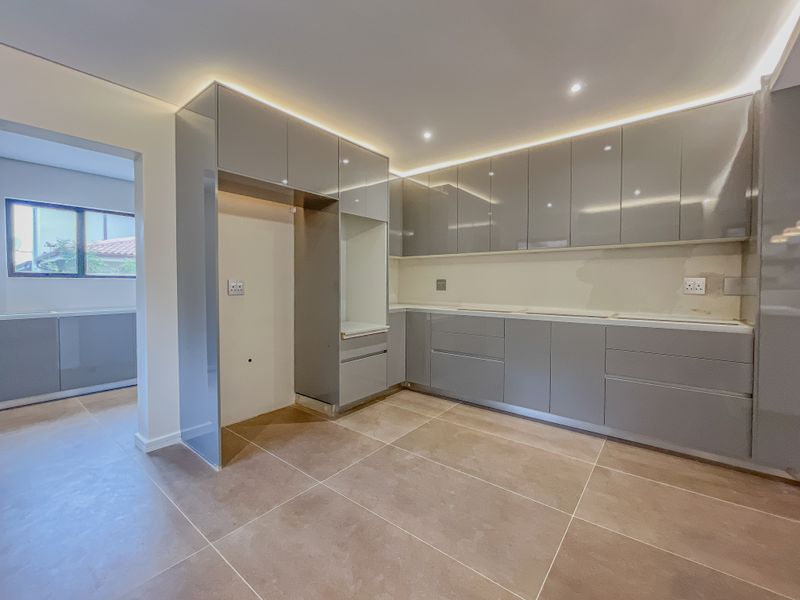 Ultra-Modern 4 Bedroom Masterpiece in Seaward Estate - Photo 7