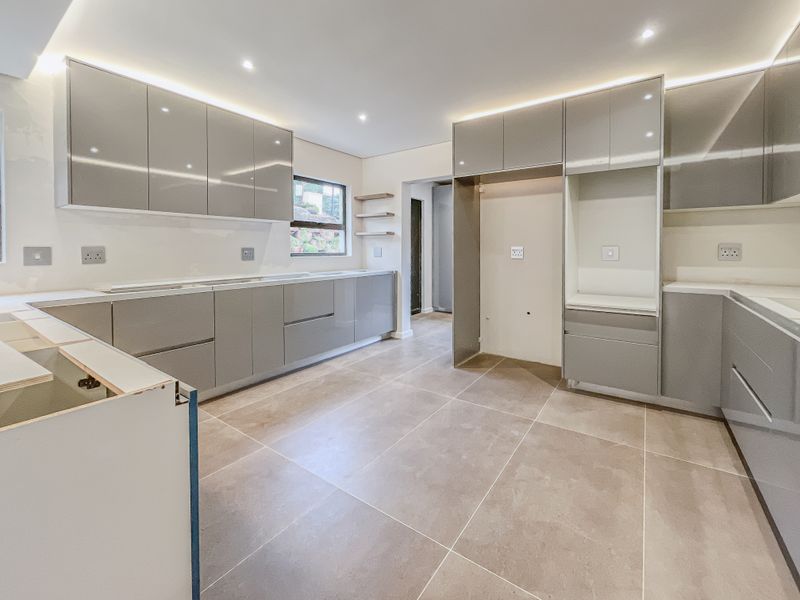 Ultra-Modern 4 Bedroom Masterpiece in Seaward Estate - Photo 6