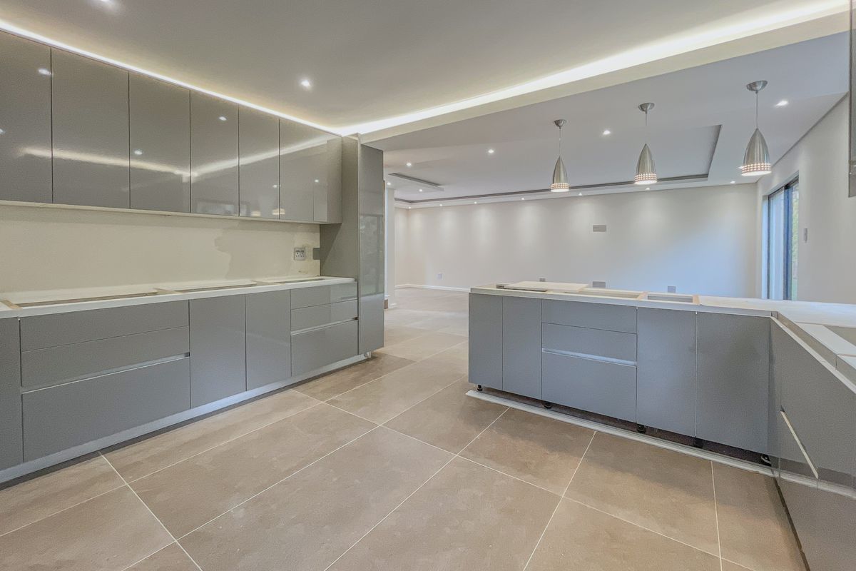 Ultra-Modern 4 Bedroom Masterpiece in Seaward Estate - Photo 5