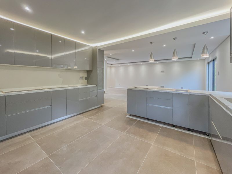 Ultra-Modern 4 Bedroom Masterpiece in Seaward Estate - Photo 5