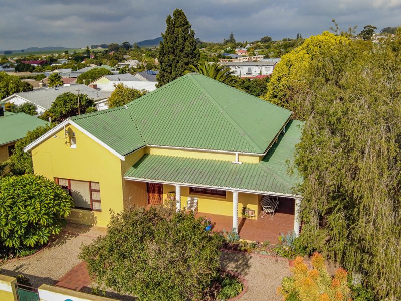 Charming 4-Bedroom Family Home with Spacious Flatlet – Moorreesburg - Photo 1