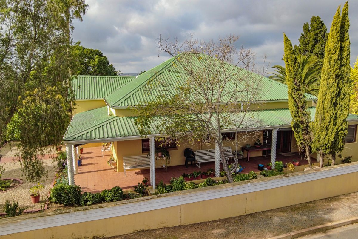 Charming 4-Bedroom Family Home with Spacious Flatlet – Moorreesburg - Photo 5