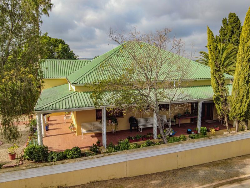 Charming 4-Bedroom Family Home with Spacious Flatlet – Moorreesburg - Photo 5