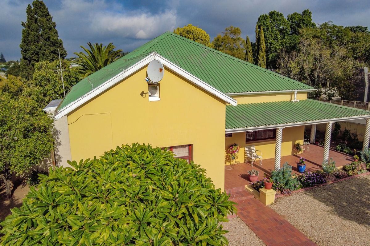 Charming 4-Bedroom Family Home with Spacious Flatlet – Moorreesburg - Photo 3