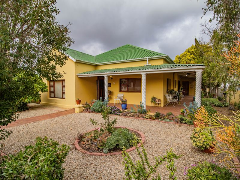 Charming 4-Bedroom Family Home with Spacious Flatlet – Moorreesburg - Photo 9