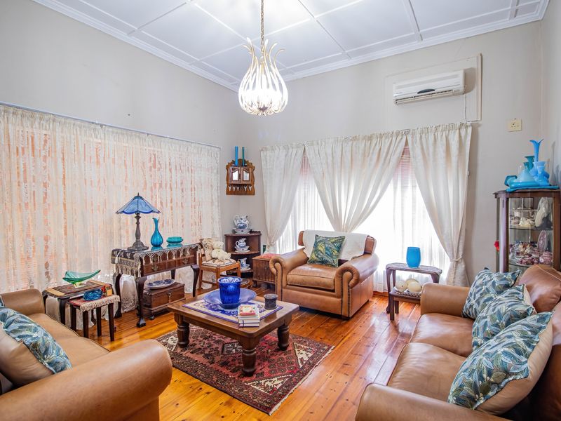 Charming 4-Bedroom Family Home with Spacious Flatlet – Moorreesburg - Photo 10