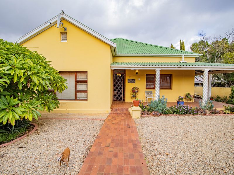 Charming 4-Bedroom Family Home with Spacious Flatlet – Moorreesburg - Photo 8