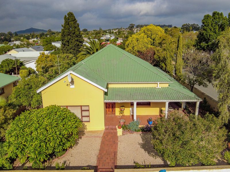 Charming 4-Bedroom Family Home with Spacious Flatlet – Moorreesburg - Photo 2