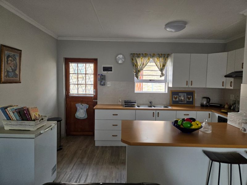 MODERN, SPACIOUS 2 BEDROOM UNIT IN THE SOUGHT AFTER MONTMEDY RETIREMENT VILLAGE - Photo 4