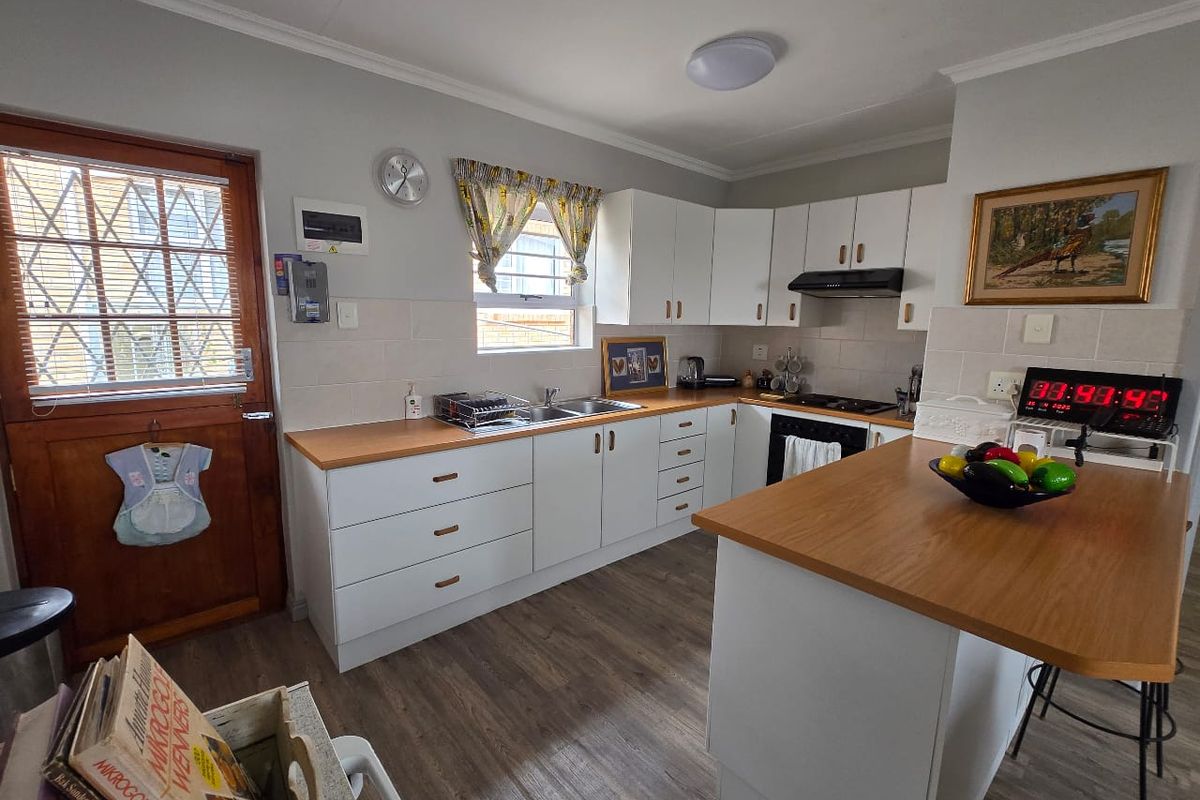 MODERN, SPACIOUS 2 BEDROOM UNIT IN THE SOUGHT AFTER MONTMEDY RETIREMENT VILLAGE - Photo 5