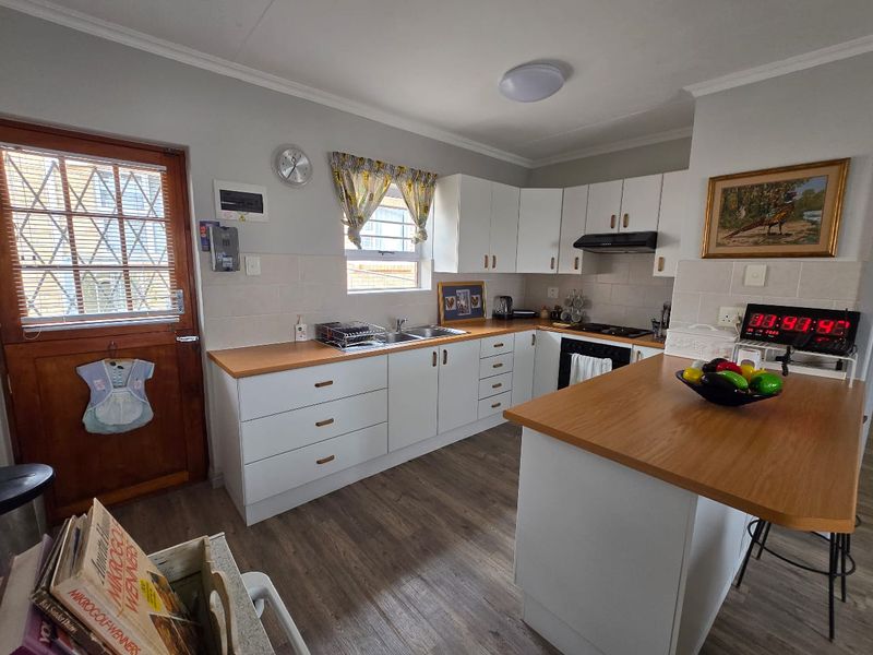 MODERN, SPACIOUS 2 BEDROOM UNIT IN THE SOUGHT AFTER MONTMEDY RETIREMENT VILLAGE - Photo 5