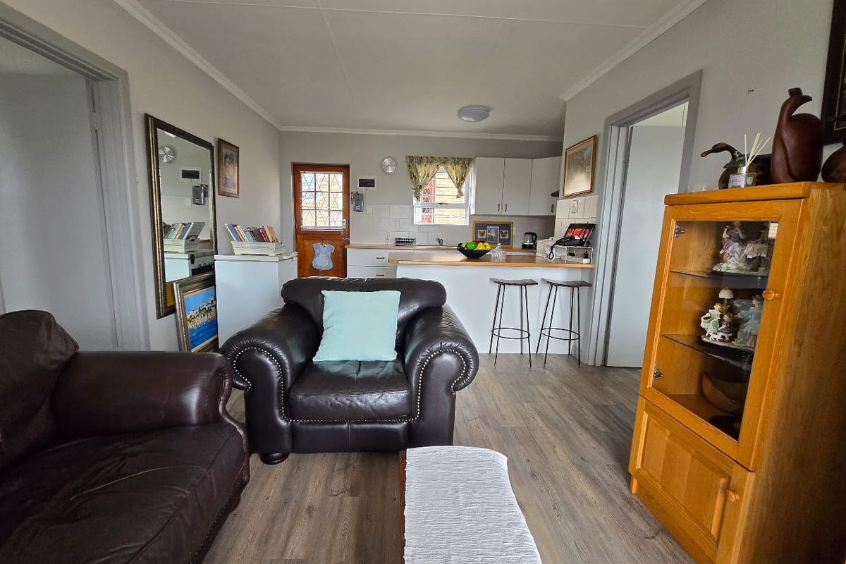 MODERN, SPACIOUS 2 BEDROOM UNIT IN THE SOUGHT AFTER MONTMEDY RETIREMENT VILLAGE - Photo 3