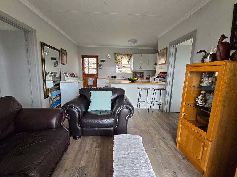 MODERN, SPACIOUS 2 BEDROOM UNIT IN THE SOUGHT AFTER MONTMEDY RETIREMENT VILLAGE - Photo 3