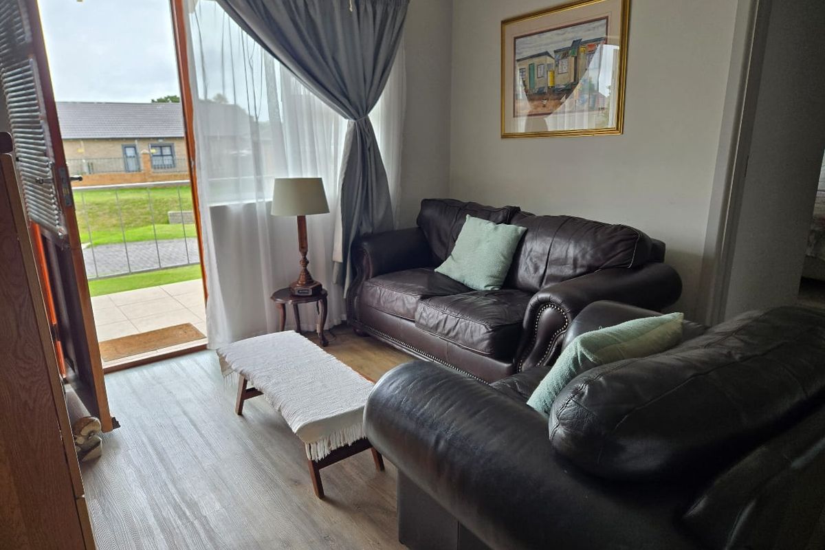 MODERN, SPACIOUS 2 BEDROOM UNIT IN THE SOUGHT AFTER MONTMEDY RETIREMENT VILLAGE - Photo 2
