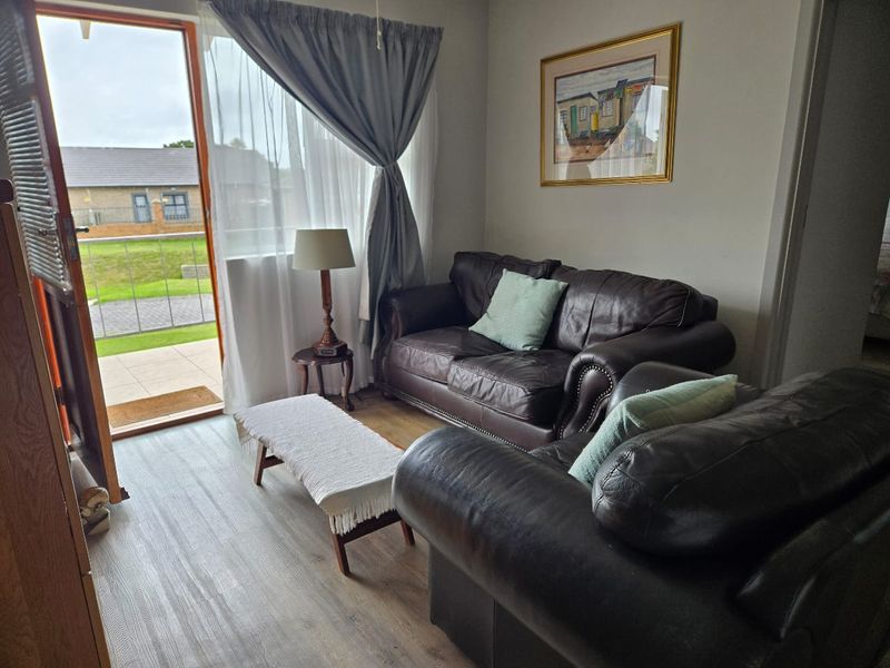 MODERN, SPACIOUS 2 BEDROOM UNIT IN THE SOUGHT AFTER MONTMEDY RETIREMENT VILLAGE - Photo 2