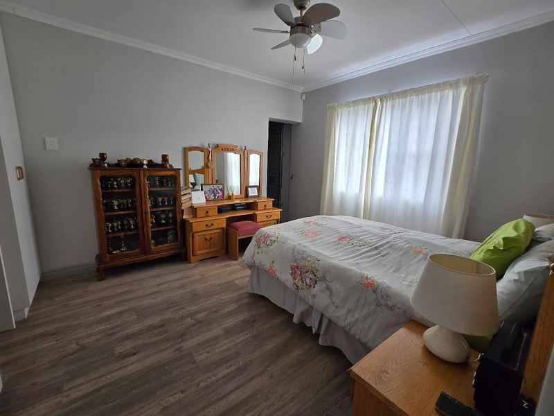 MODERN, SPACIOUS 2 BEDROOM UNIT IN THE SOUGHT AFTER MONTMEDY RETIREMENT VILLAGE - Photo 9
