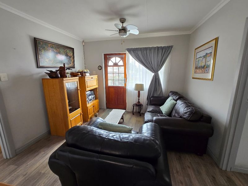 MODERN, SPACIOUS 2 BEDROOM UNIT IN THE SOUGHT AFTER MONTMEDY RETIREMENT VILLAGE - Photo 1