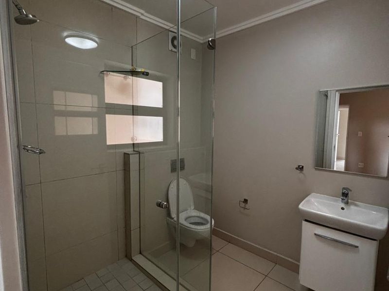 Modern 2-Bedroom Apartment to Rent in Umhlanga Ridge - Photo 10