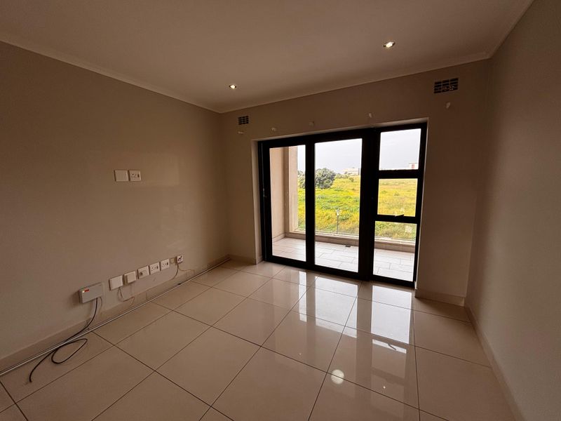 Modern 2-Bedroom Apartment to Rent in Umhlanga Ridge - Photo 4