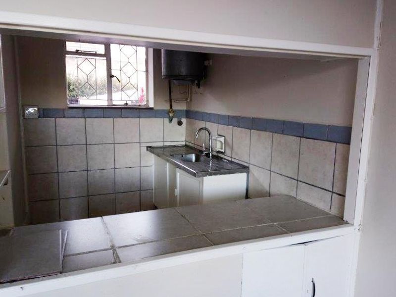 BATCHELOR APARTMENT FOR SALE - Photo 7