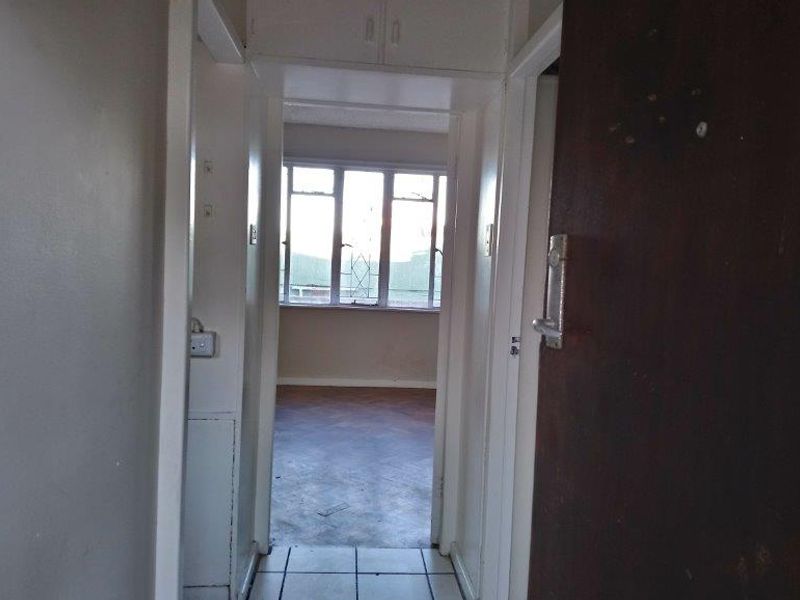BATCHELOR APARTMENT FOR SALE - Photo 2