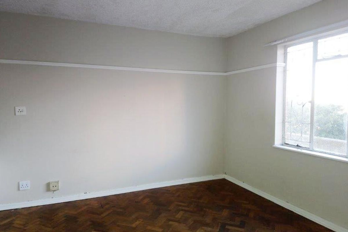 BATCHELOR APARTMENT FOR SALE - Photo 3