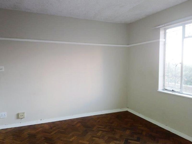 BATCHELOR APARTMENT FOR SALE - Photo 3