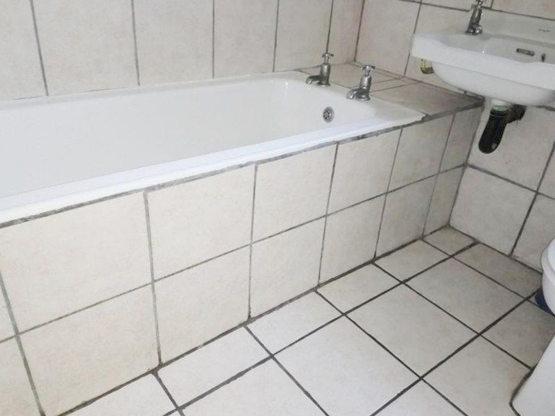 BATCHELOR APARTMENT FOR SALE - Photo 10