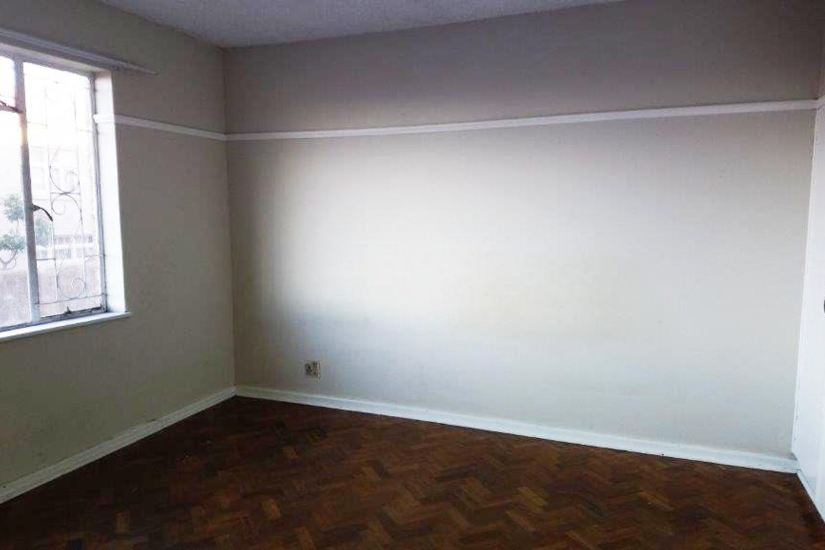BATCHELOR APARTMENT FOR SALE - Photo 4