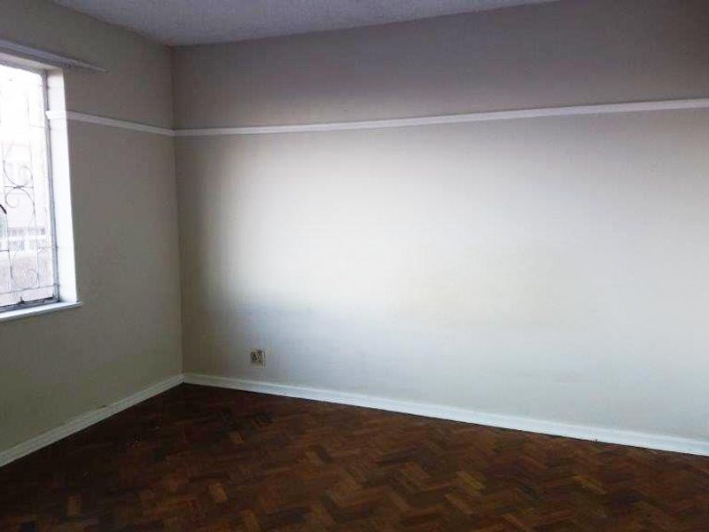 BATCHELOR APARTMENT FOR SALE - Photo 4