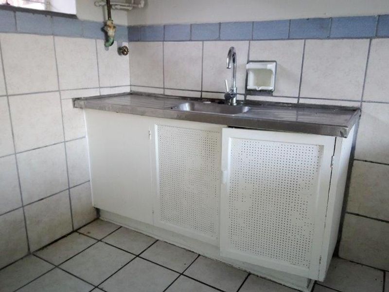 BATCHELOR APARTMENT FOR SALE - Photo 8