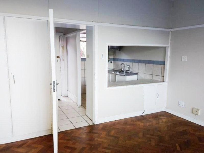 BATCHELOR APARTMENT FOR SALE - Photo 6