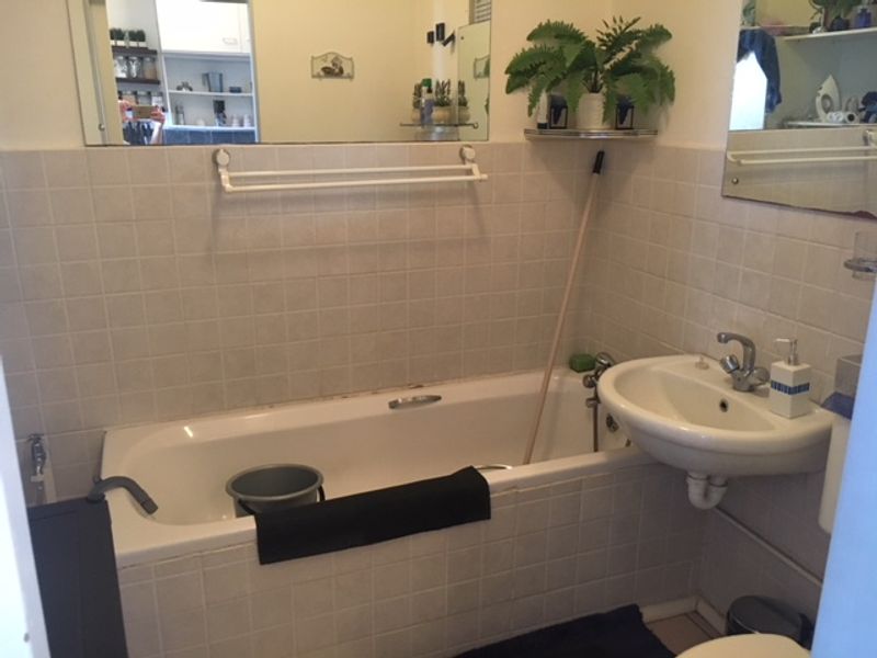 CENTRAL BACHELOR APARTMENT FOR SALE - Photo 9