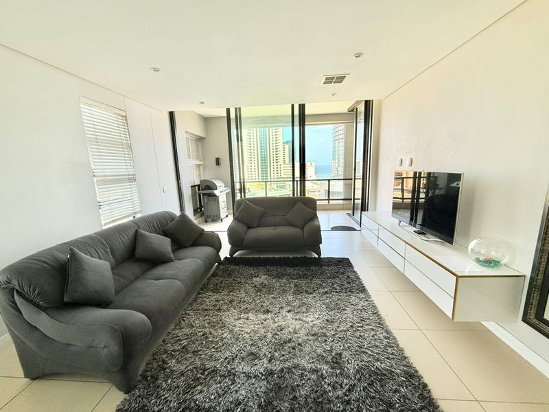 Luxurious 3-Bedroom Penthouse with Private Rooftop Patio in Beacon Rock - Photo 1
