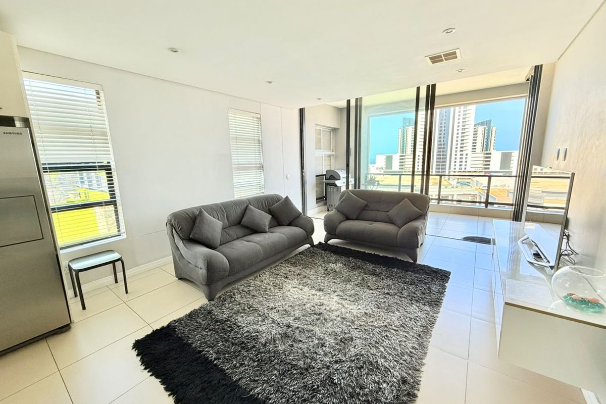 Luxurious 3-Bedroom Penthouse with Private Rooftop Patio in Beacon Rock - Photo 3