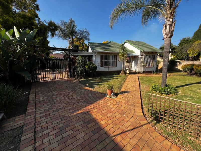 Spacious 2-Bedroom Home with a 1-Bedroom Fully Self-Contained Flatlet – Ideal Investment Opportunity - Photo 1