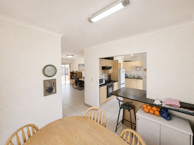 Spacious 2-Bedroom Home with a 1-Bedroom Fully Self-Contained Flatlet – Ideal Investment Opportunity - Photo 7