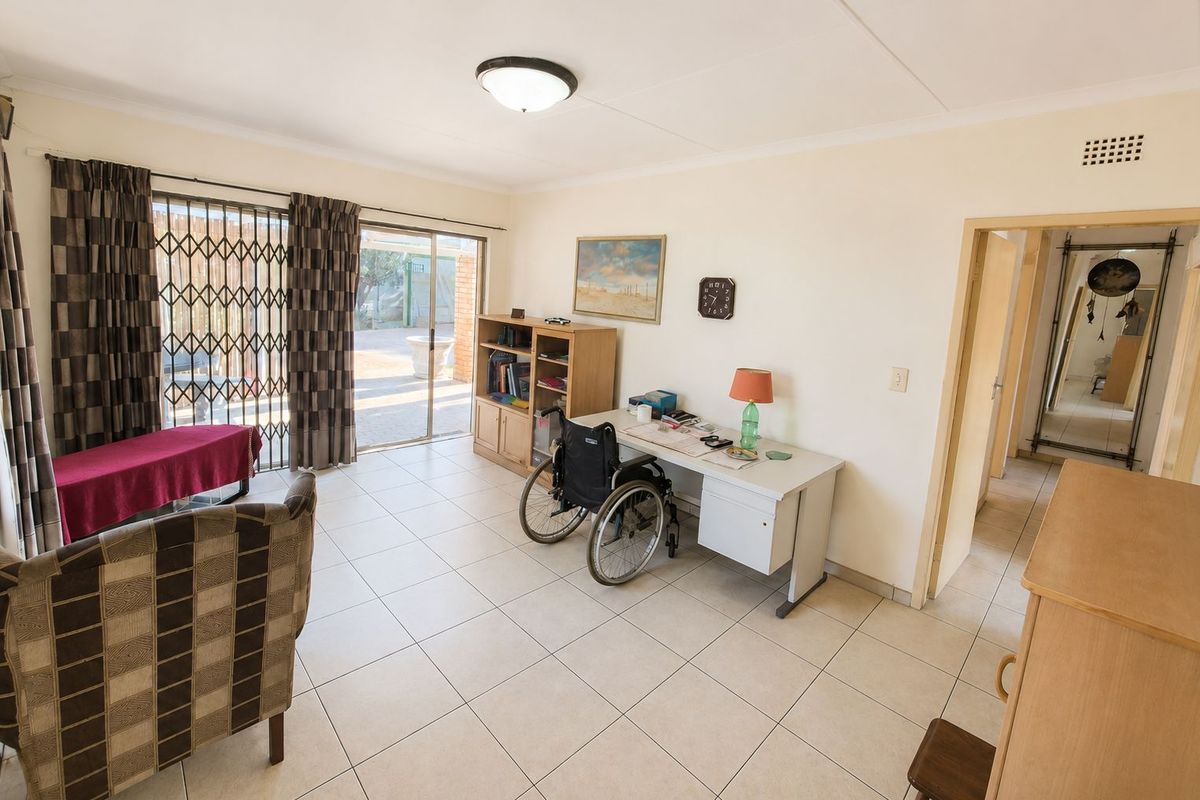 Spacious 2-Bedroom Home with a 1-Bedroom Fully Self-Contained Flatlet – Ideal Investment Opportunity - Photo 5