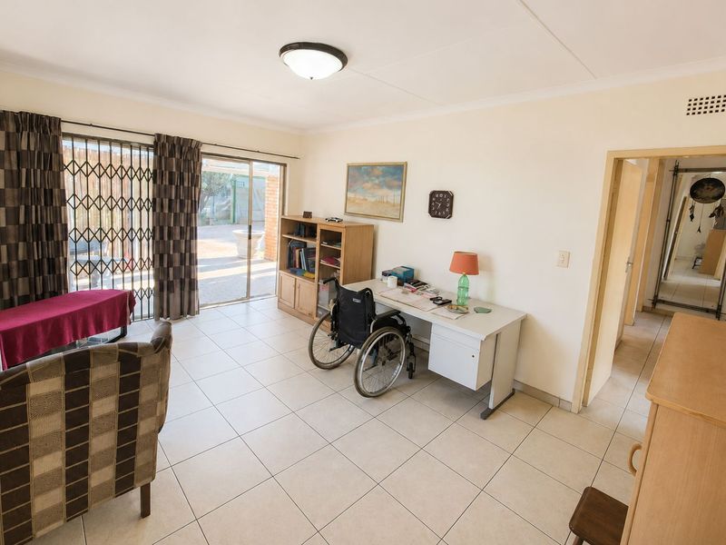 Spacious 2-Bedroom Home with a 1-Bedroom Fully Self-Contained Flatlet – Ideal Investment Opportunity - Photo 5