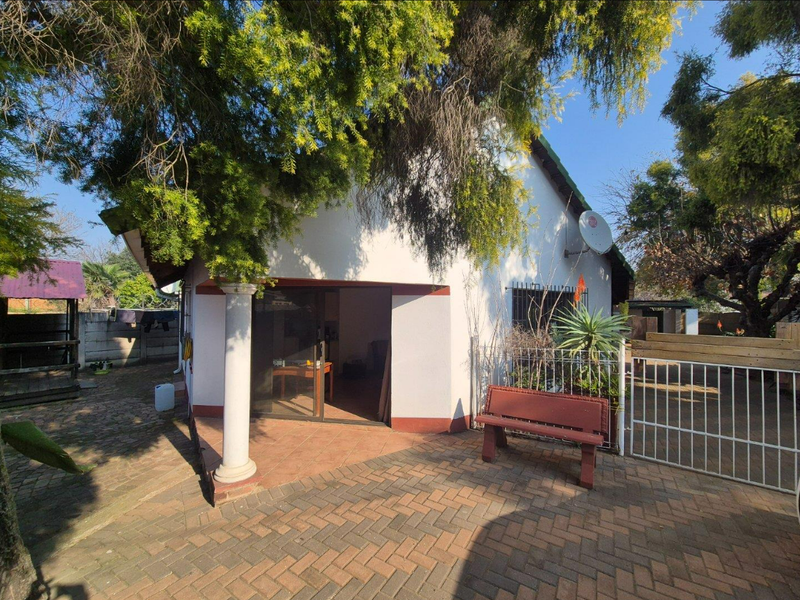 Spacious 2-Bedroom Home with a 1-Bedroom Fully Self-Contained Flatlet – Ideal Investment Opportunity - Photo 3