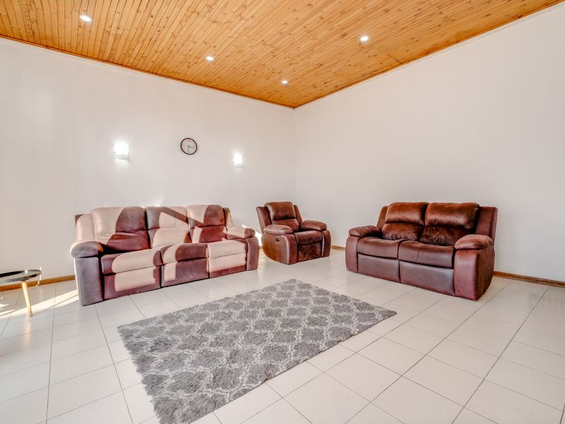 Live, Earn & Grow – Exceptional Multi-Dwelling Investment with Potential 17%+ Gross Yield - Photo 3