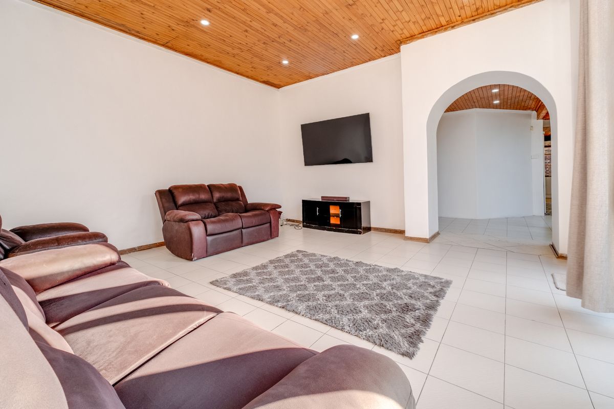 Live, Earn & Grow – Exceptional Multi-Dwelling Investment with Potential 17%+ Gross Yield - Photo 4