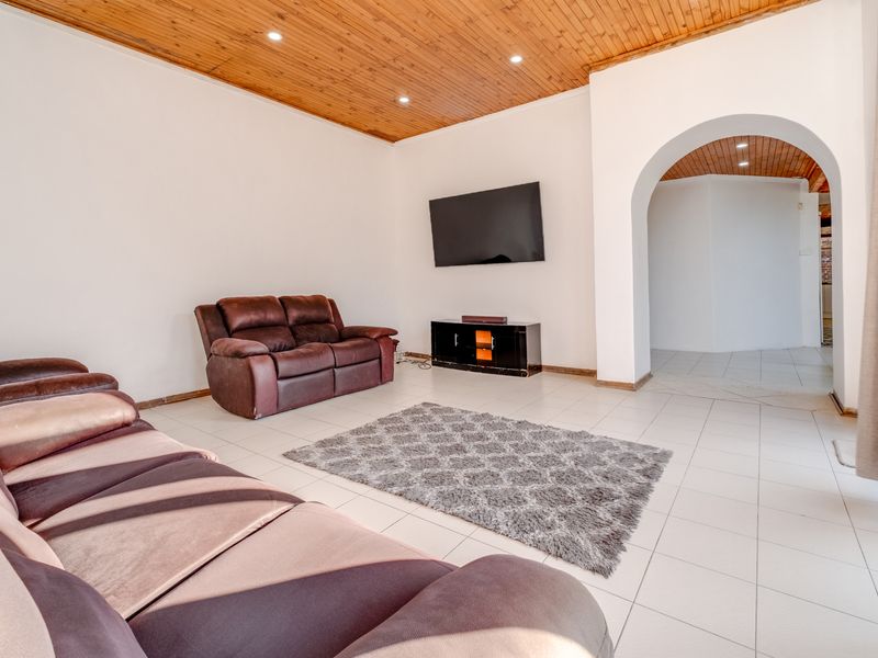 Live, Earn & Grow – Exceptional Multi-Dwelling Investment with Potential 17%+ Gross Yield - Photo 4