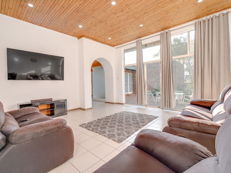 Live, Earn & Grow – Exceptional Multi-Dwelling Investment with Potential 17%+ Gross Yield - Photo 2