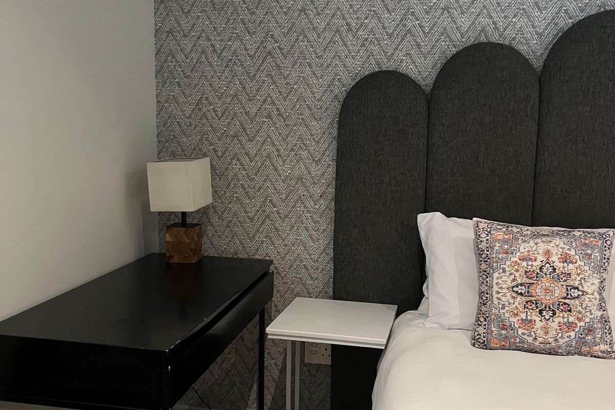 modern fully furnished 1 bedroom apartment in the heart of De waterkant - Photo 3
