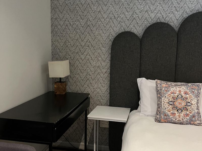 modern fully furnished 1 bedroom apartment in the heart of De waterkant - Photo 3