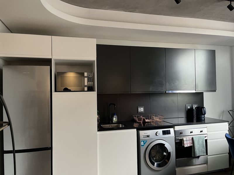 modern fully furnished 1 bedroom apartment in the heart of De waterkant - Photo 5