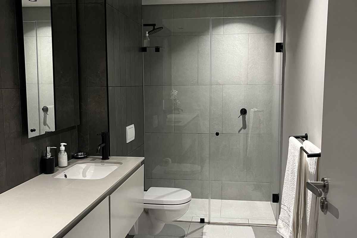 modern fully furnished 1 bedroom apartment in the heart of De waterkant - Photo 4